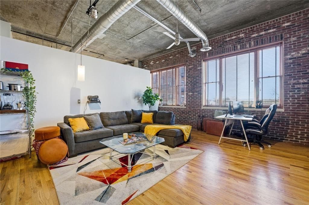 1 bedroom, 1 bathroom, 980 sq ft condominium for sale at 3235 Roswell Road 702, Atlanta, GA 30305 — photo 3