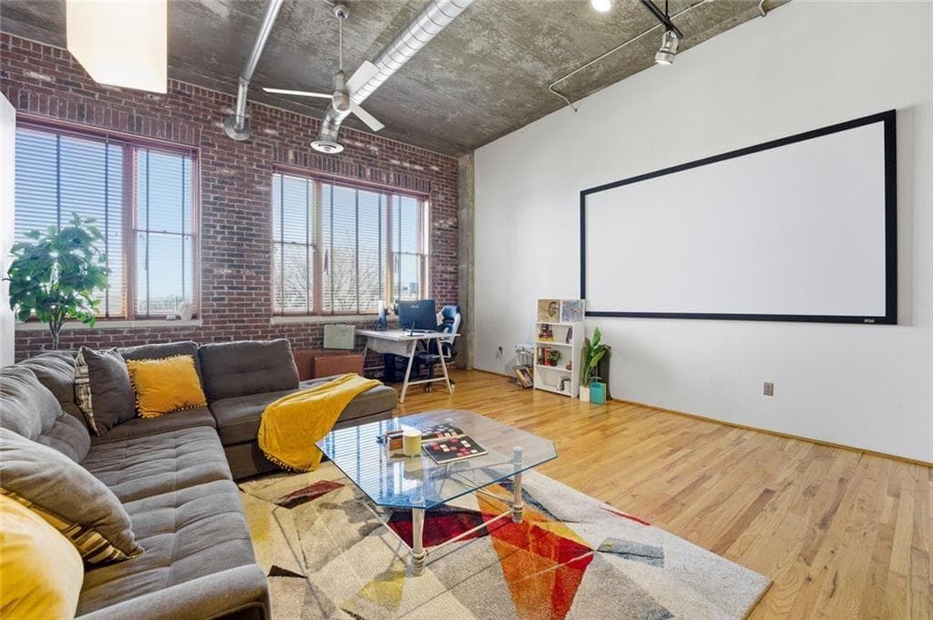 1 bedroom, 1 bathroom, 980 sq ft condominium for sale at 3235 Roswell Road 702, Atlanta, GA 30305 — photo 2