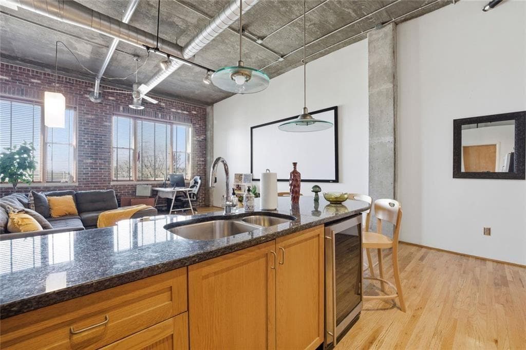 1 bedroom, 1 bathroom, 980 sq ft condominium for sale at 3235 Roswell Road 702, Atlanta, GA 30305 — photo 7