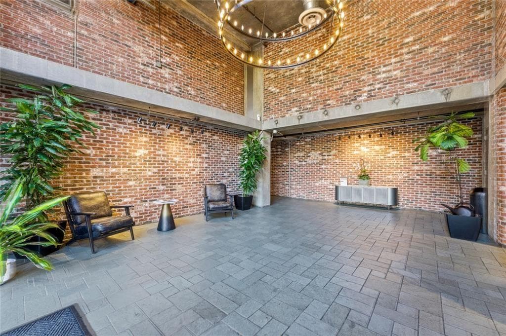 1 bedroom, 1 bathroom, 980 sq ft condominium for sale at 3235 Roswell Road 702, Atlanta, GA 30305 — photo 9