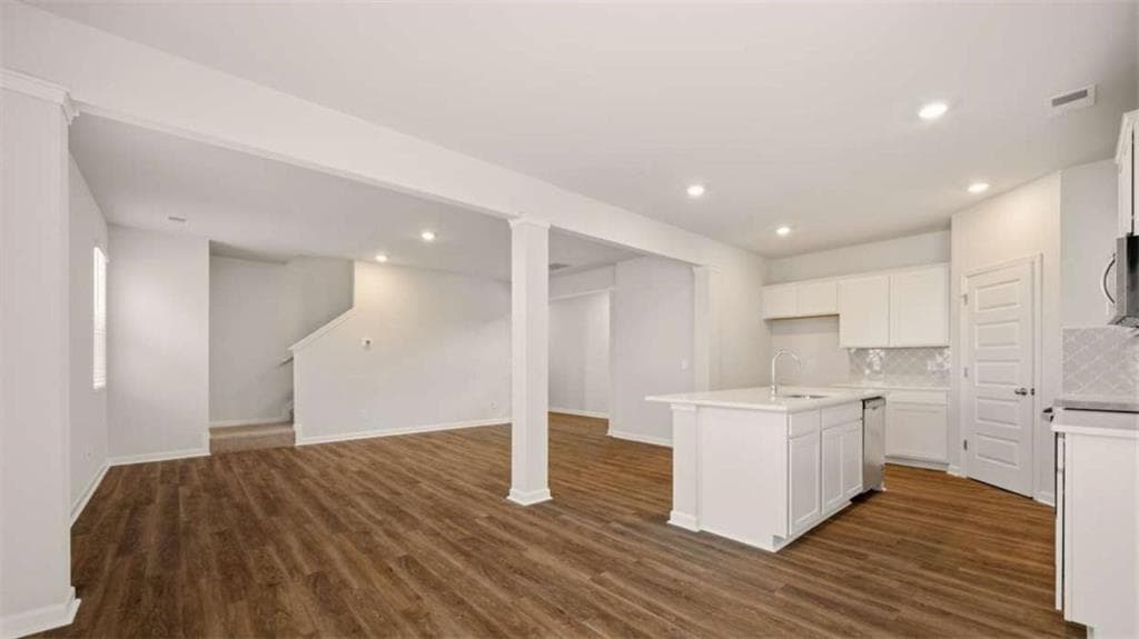 4 bedroom, 3 bathroom, 1,976 sq ft single family residence for sale at 109 Oakchase Park Lane, Hampton, GA 30228 — photo 8