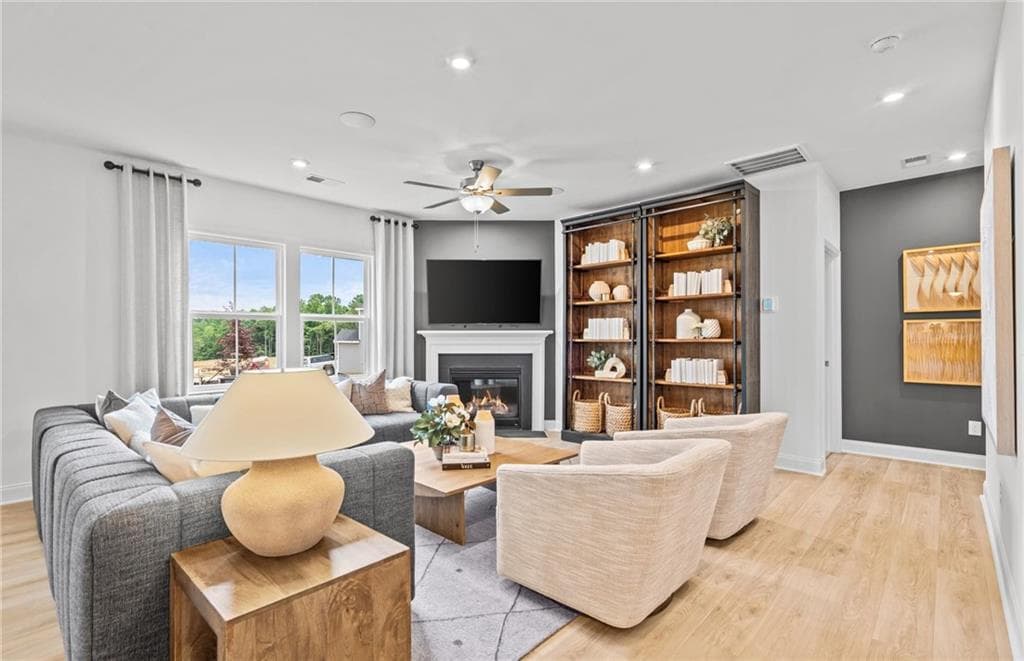 4 bedroom, 3 bathroom, 2,956 sq ft single family residence under contract at 6085 Marigold Way, Atlanta, GA 30349 — photo 4