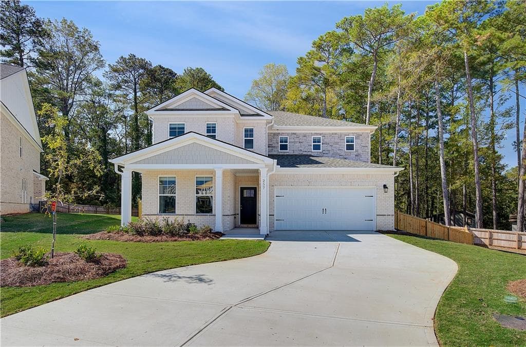 4 bedroom, 4 bathroom, 3,048 sq ft single family residence under contract at 201 Chiswick Loop, Stockbridge, GA 30281
