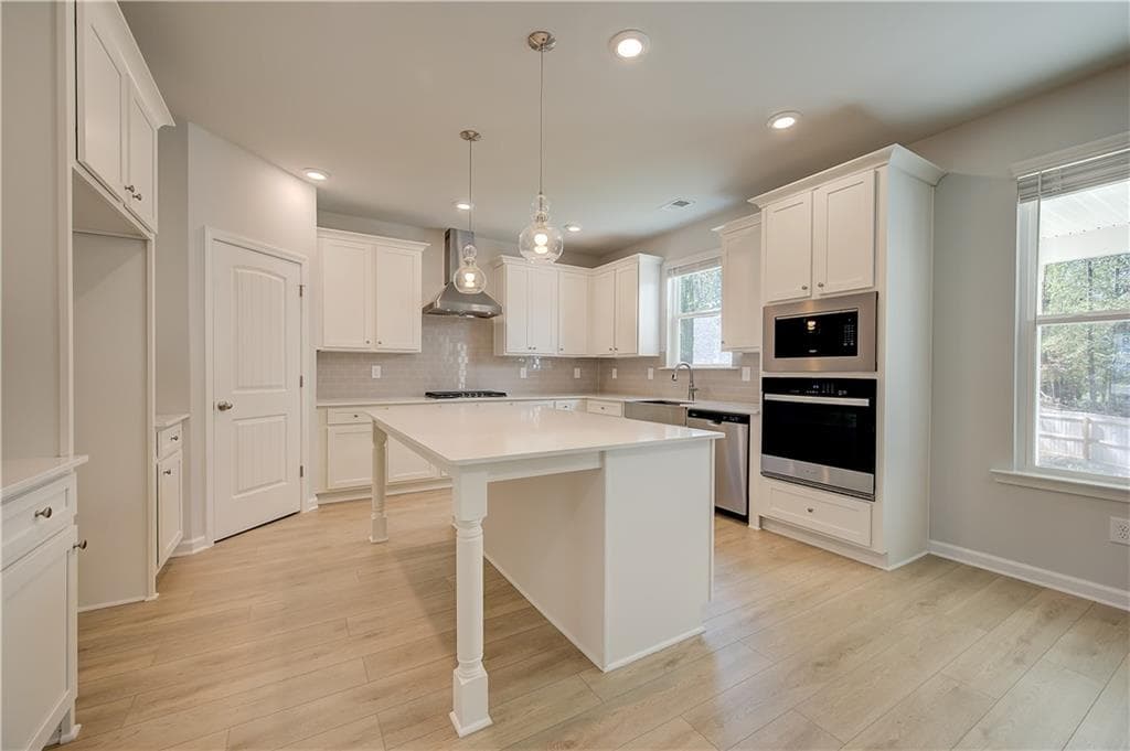 4 bedroom, 4 bathroom, 3,048 sq ft single family residence under contract at 201 Chiswick Loop, Stockbridge, GA 30281 — photo 8