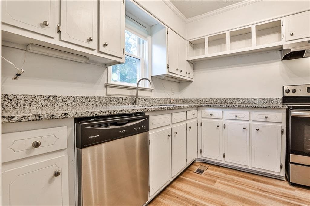 3 bedroom, 3 bathroom, 1,897 sq ft single family residence for sale at 3537 W Hill Street, Clarkston, GA 30021 — photo 5