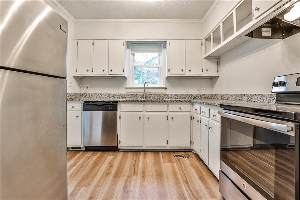 3 bedroom, 3 bathroom, 1,897 sq ft single family residence for sale at 3537 W Hill Street, Clarkston, GA 30021 — photo 6
