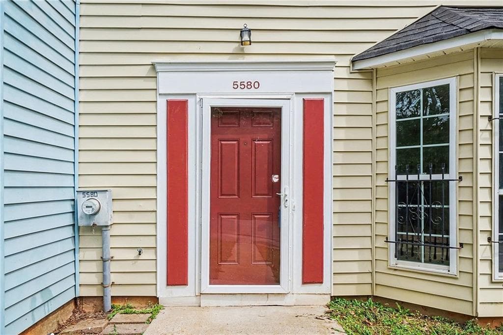 2 bedroom, 3 bathroom, 1,292 sq ft townhouse for sale at 5580 Stonington Trace Parkway, Stone Mountain, GA 30087 — photo 3