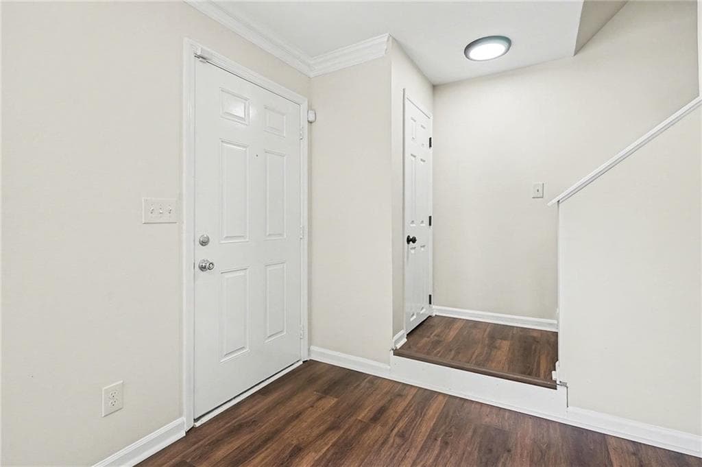 2 bedroom, 3 bathroom, 1,292 sq ft townhouse for sale at 5580 Stonington Trace Parkway, Stone Mountain, GA 30087 — photo 4