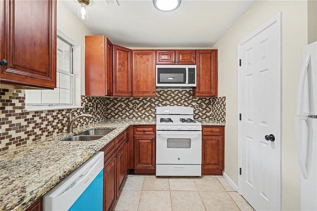 2 bedroom, 3 bathroom, 1,292 sq ft townhouse for sale at 5580 Stonington Trace Parkway, Stone Mountain, GA 30087 — photo 8