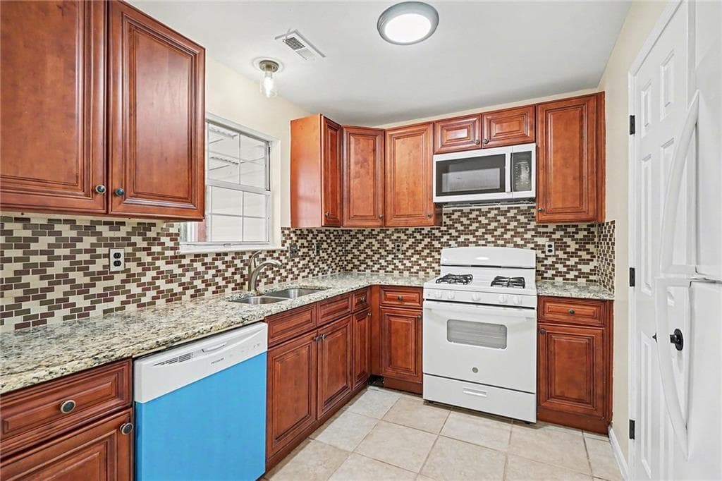 2 bedroom, 3 bathroom, 1,292 sq ft townhouse for sale at 5580 Stonington Trace Parkway, Stone Mountain, GA 30087 — photo 9