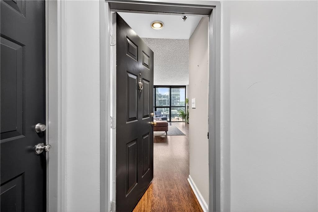 1 bedroom, 1 bathroom, 625 sq ft condominium for sale at 1280 W Peachtree Street 2502, Atlanta, GA 30309 — photo 2
