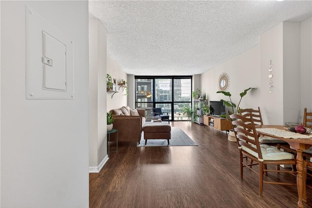 1 bedroom, 1 bathroom, 625 sq ft condominium for sale at 1280 W Peachtree Street 2502, Atlanta, GA 30309 — photo 3