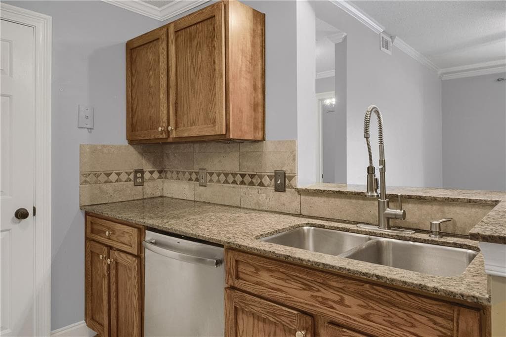 2 bedroom, 2 bathroom, 1,119 sq ft condominium for sale at 1074 Peachtree Walk B114, Atlanta, GA 30309 — photo 5