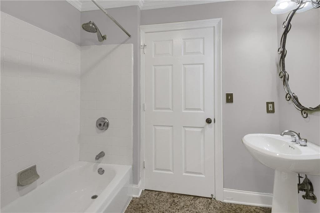 2 bedroom, 2 bathroom, 1,119 sq ft condominium for sale at 1074 Peachtree Walk B114, Atlanta, GA 30309 — photo 10