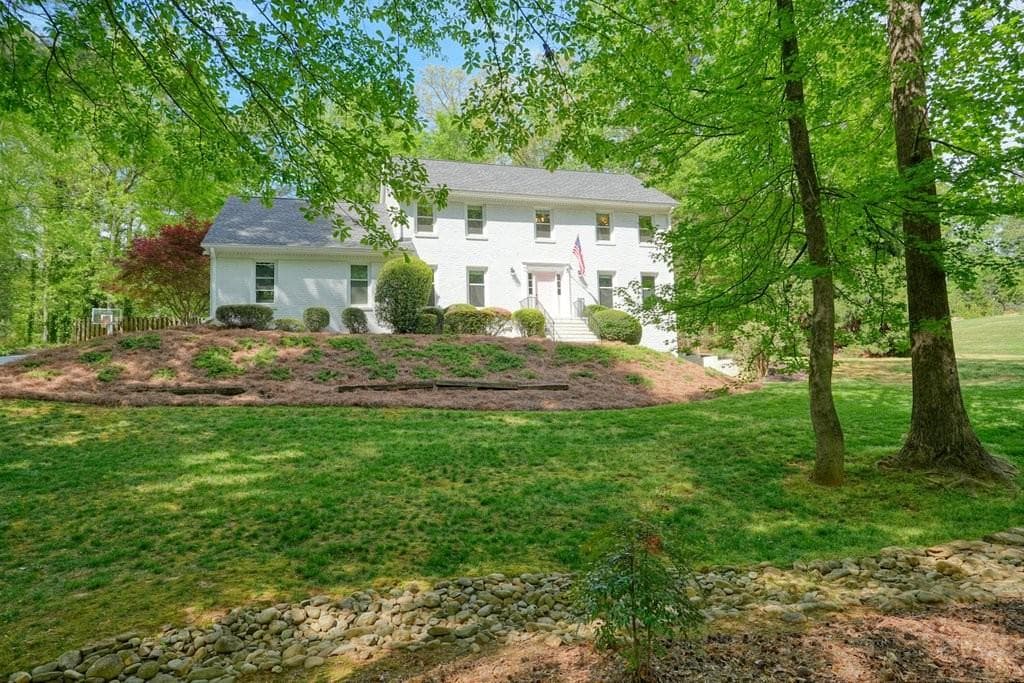1075 Willow Bend, Roswell, GA 30075 — most recent listing photo