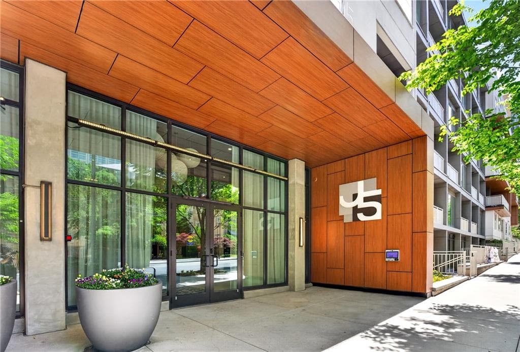 2 bedroom, 2 bathroom, 1,224 sq ft condominium for sale at 775 Juniper Street 220, Atlanta, GA 30308 — photo 10