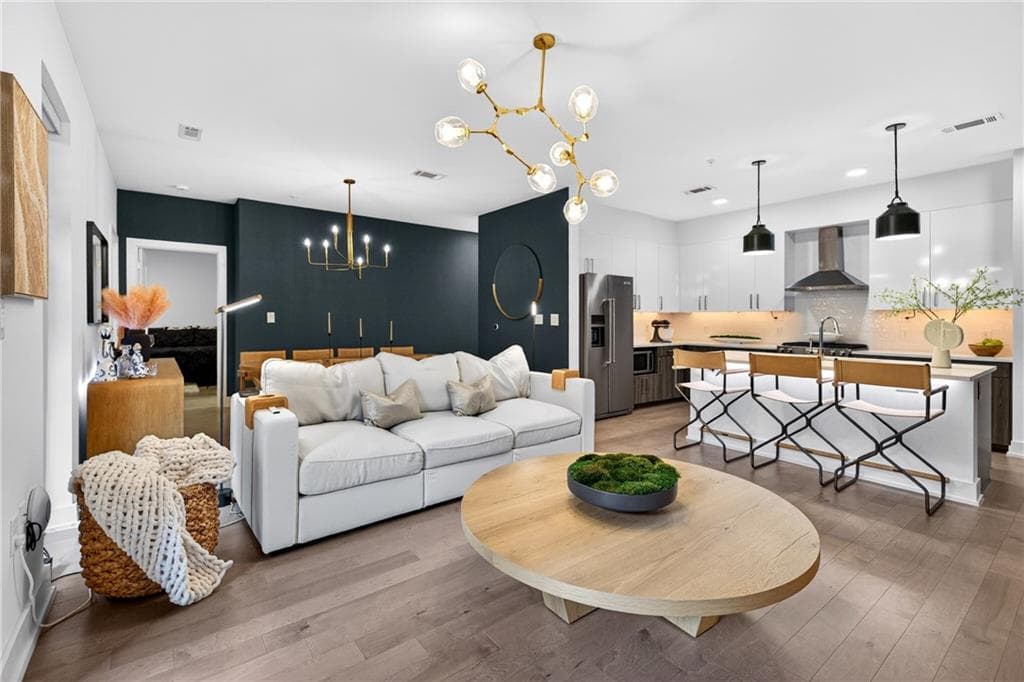 2 bedroom, 2 bathroom, 1,224 sq ft condominium for sale at 775 Juniper Street 220, Atlanta, GA 30308 — photo 7