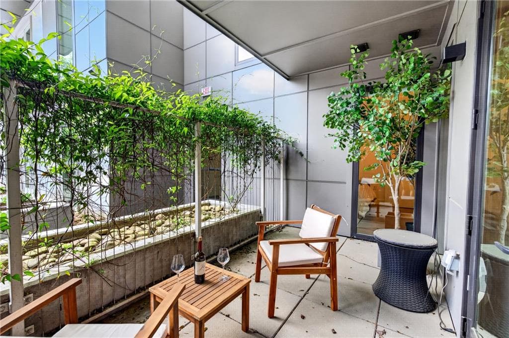 2 bedroom, 2 bathroom, 1,224 sq ft condominium for sale at 775 Juniper Street 220, Atlanta, GA 30308 — photo 3