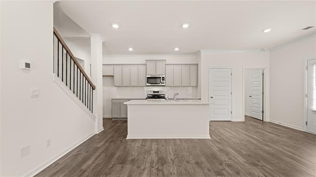 3 bedroom, 3 bathroom, 1,951 sq ft townhouse for sale at 520 Silver Moon Drive, Loganville, GA 30052 — photo 3