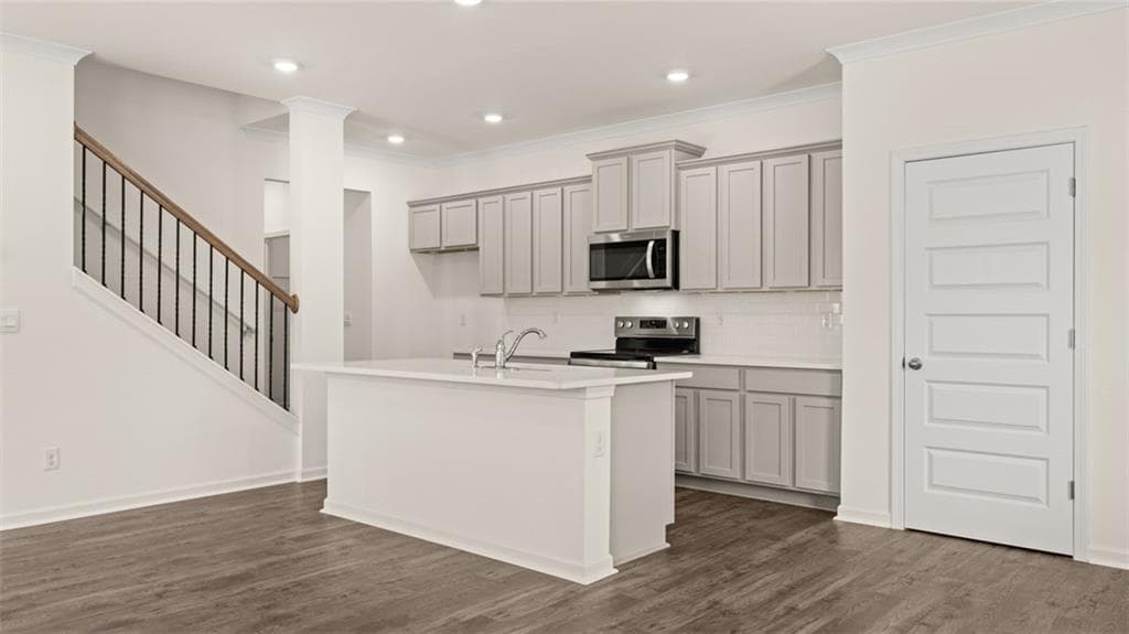 3 bedroom, 3 bathroom, 1,951 sq ft townhouse for sale at 522 Silver Moon Drive, Loganville, GA 30052 — photo 2