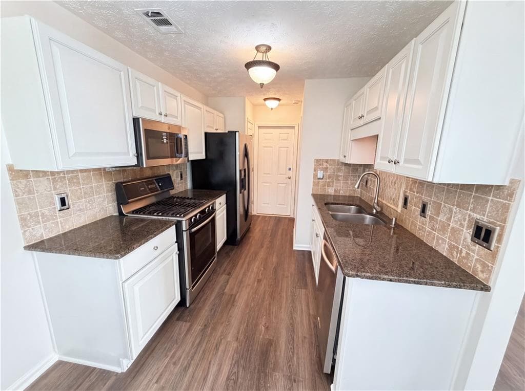 3 bedroom, 3 bathroom, 2,064 sq ft single family residence for sale at 13331 Harpley Court, Alpharetta, GA 30004 — photo 2