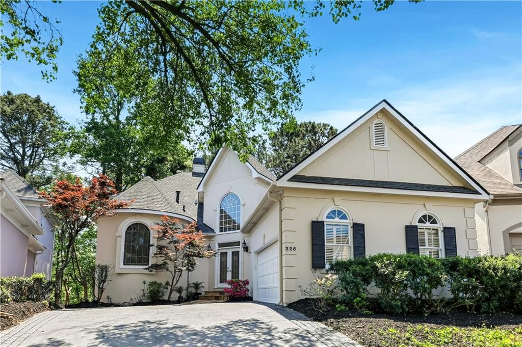 5 bedroom, 5 bathroom, 3,692 sq ft single family residence for sale at 225 Brassy Court, Alpharetta, GA 30022 — photo 1 of 29