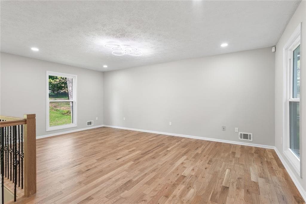 4 bedroom, 3 bathroom, 2,519 sq ft single family residence for sale at 4645 Dunwoody Club Drive, Dunwoody, GA 30350 — photo 6