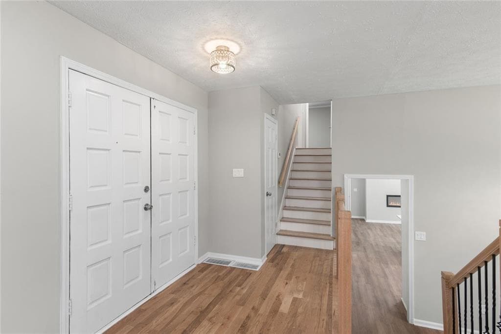 4 bedroom, 3 bathroom, 2,519 sq ft single family residence for sale at 4645 Dunwoody Club Drive, Dunwoody, GA 30350 — photo 9