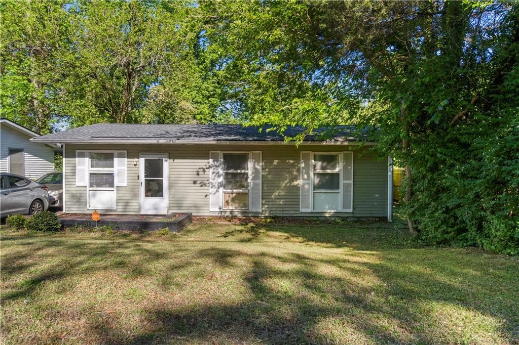 3 bedroom, 1 bathroom, 925 sq ft single family residence for sale at 381 Lincoln Street, Atlanta, GA 30315 — photo 2