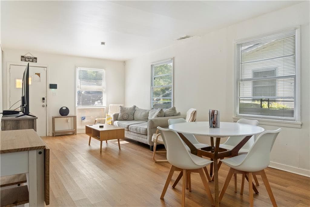 3 bedroom, 1 bathroom, 925 sq ft single family residence for sale at 381 Lincoln Street, Atlanta, GA 30315 — photo 3