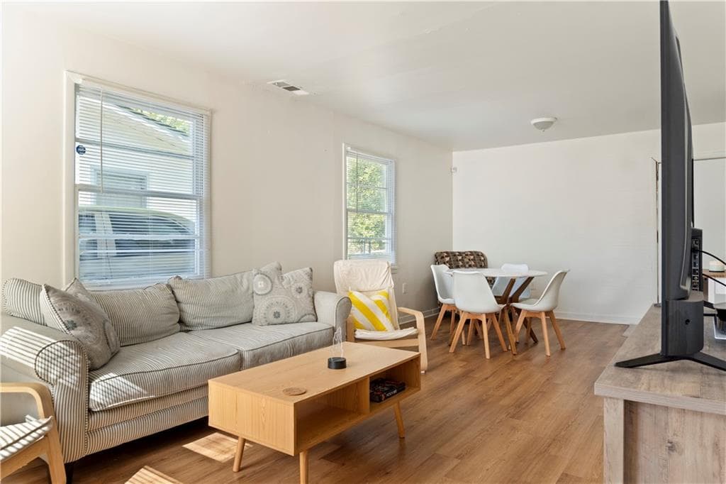 3 bedroom, 1 bathroom, 925 sq ft single family residence for sale at 381 Lincoln Street, Atlanta, GA 30315 — photo 6