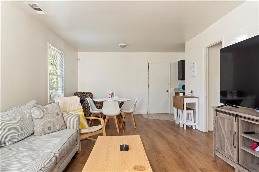 3 bedroom, 1 bathroom, 925 sq ft single family residence for sale at 381 Lincoln Street, Atlanta, GA 30315 — photo 7