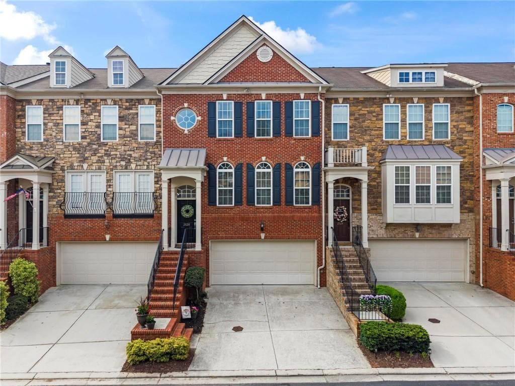 3 bedroom, 4 bathroom, 2,503 sq ft townhouse sold at 2528 Friar Tuck Lane 74, Atlanta, GA 30339