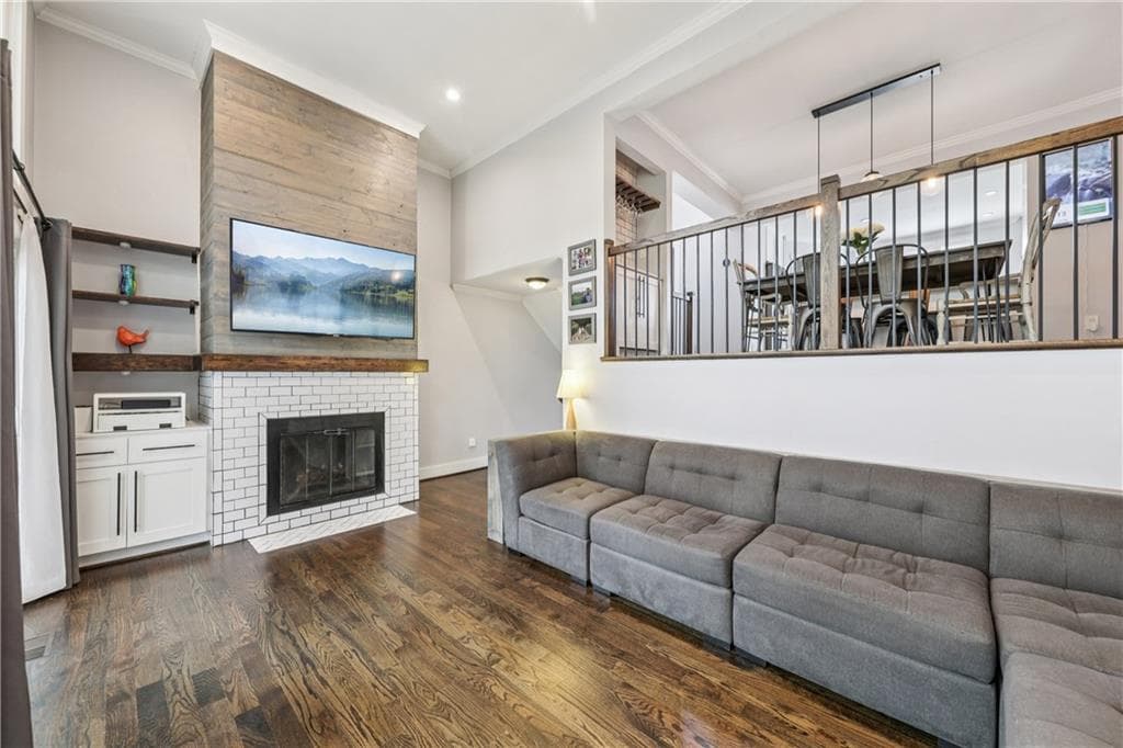 1060 Riverbend Club Drive, Atlanta, GA 30339 — most recent listing photo