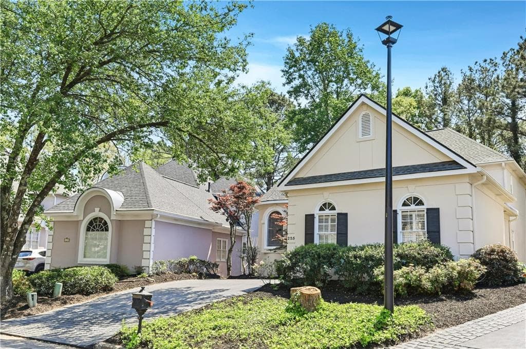 5 bedroom, 5 bathroom, 3,692 sq ft single family residence for sale at 225 Brassy Court, Alpharetta, GA 30022 — photo 2