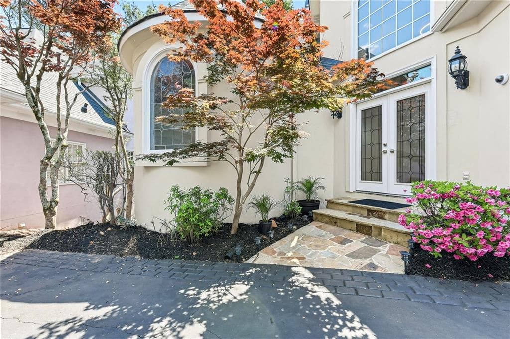 5 bedroom, 5 bathroom, 3,692 sq ft single family residence for sale at 225 Brassy Court, Alpharetta, GA 30022 — photo 3