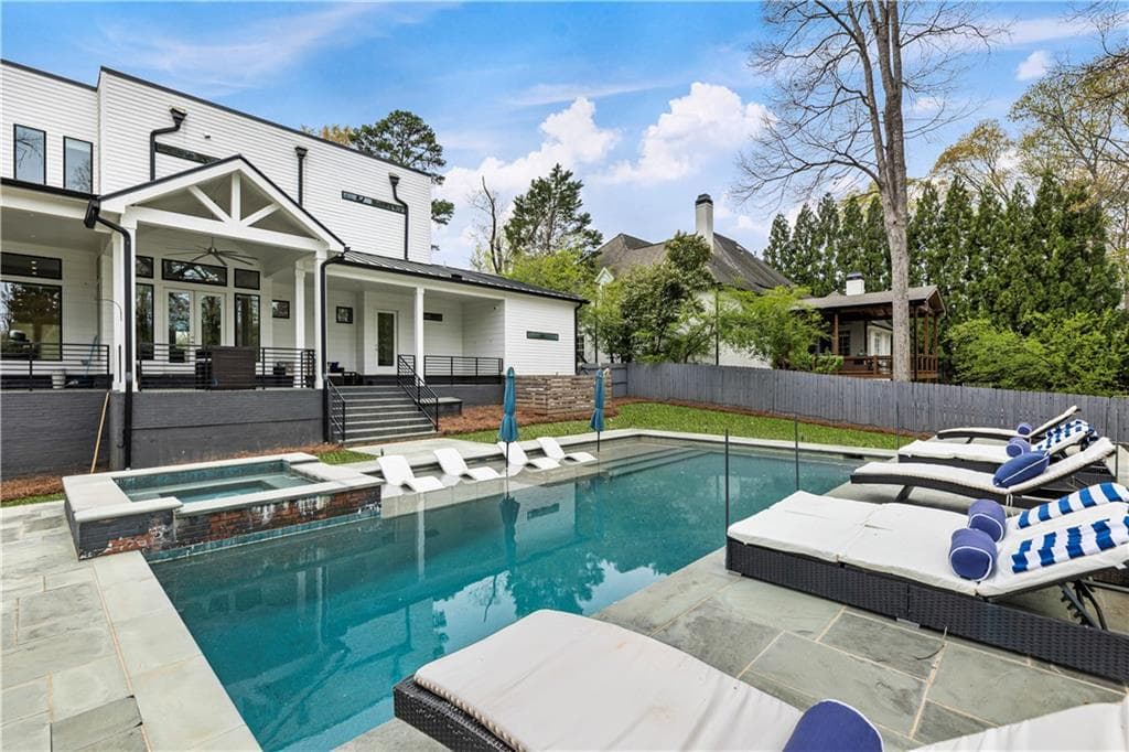 6 bedroom, 6 bathroom, 5,500 sq ft single family residence under contract at 1546 Windsor Parkway, Brookhaven, GA 30319 — photo 3