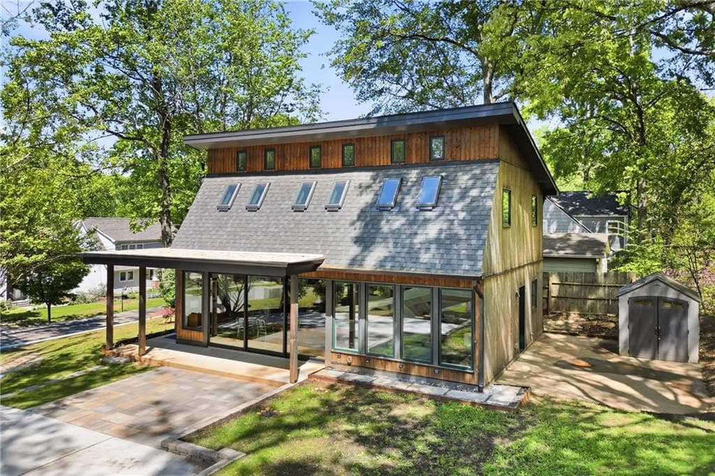 3 bedroom, 3 bathroom, 2,020 sq ft single family residence sold at 431 Leonardo Avenue, Atlanta, GA 30307