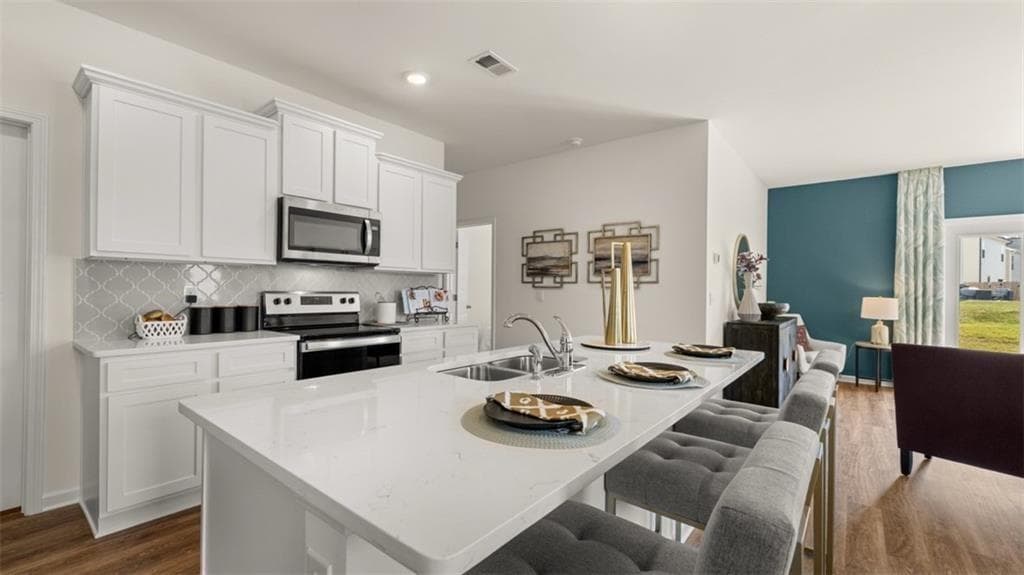 3 bedroom, 3 bathroom single family residence under contract at 11960 Aukerman Way, Hampton, GA 30228 — photo 7