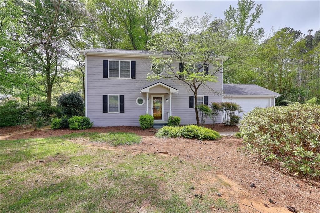 3 bedroom, 2 bathroom, 1,872 sq ft single family residence for sale at 1124 Ironwood Drive, Grayson, GA 30017