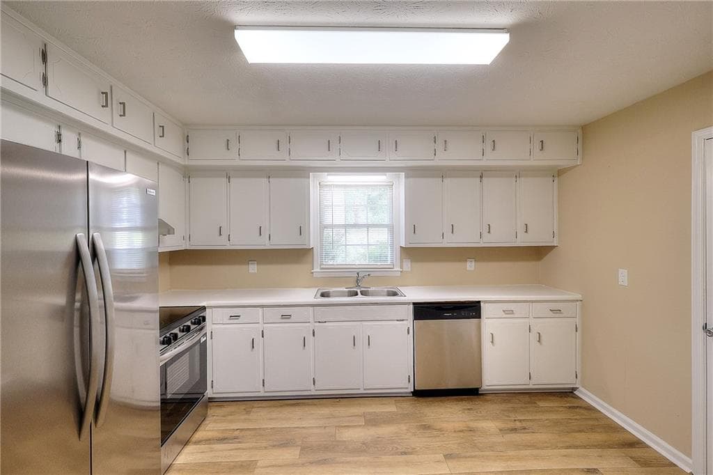 3 bedroom, 2 bathroom, 1,872 sq ft single family residence for sale at 1124 Ironwood Drive, Grayson, GA 30017 — photo 2