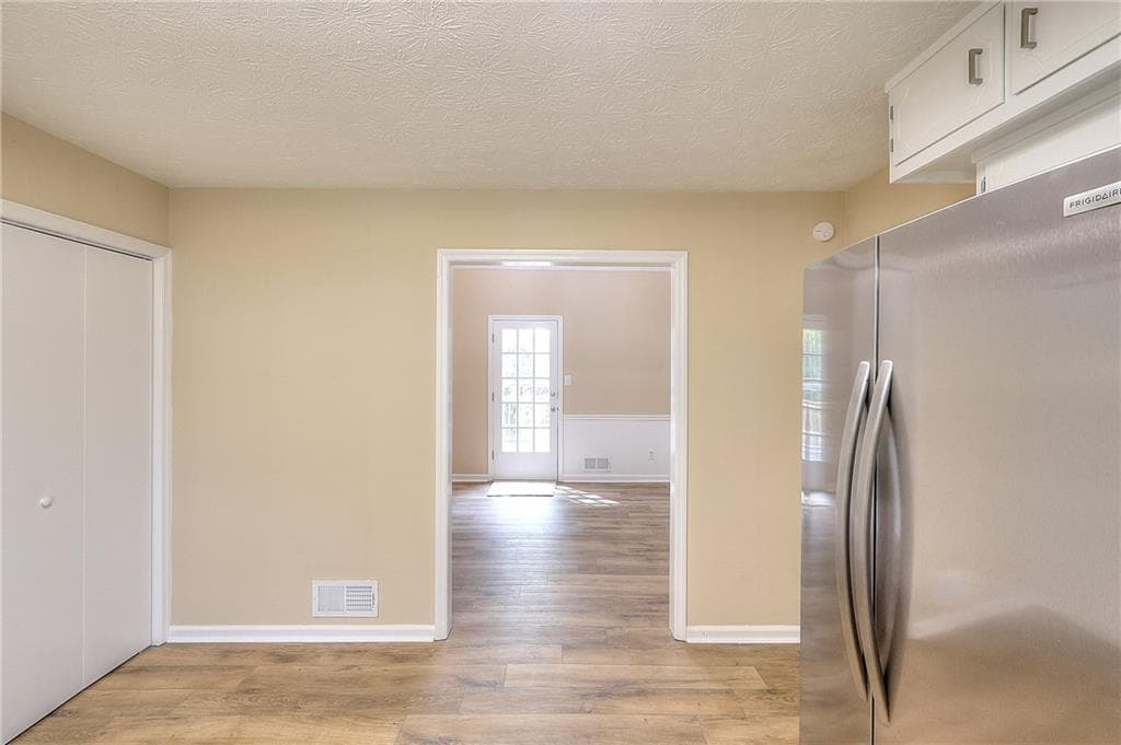 3 bedroom, 2 bathroom, 1,872 sq ft single family residence for sale at 1124 Ironwood Drive, Grayson, GA 30017 — photo 4