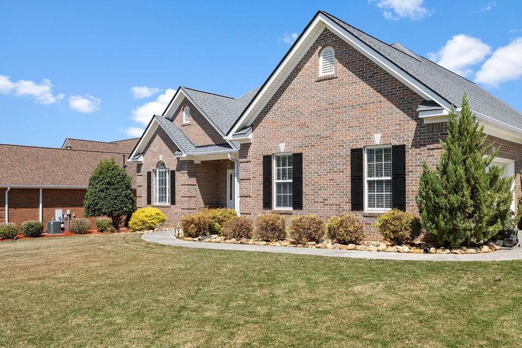 140 W Meadow Lakes Boulevard, Cedartown, GA 30125 — most recent listing photo