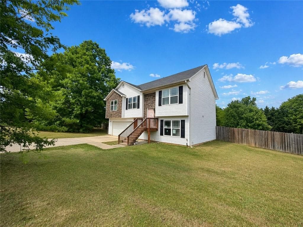 4 bedroom, 3 bathroom, 1,717 sq ft single family residence for sale at 400 Kissee Court, Jackson, GA 30233 — photo 3