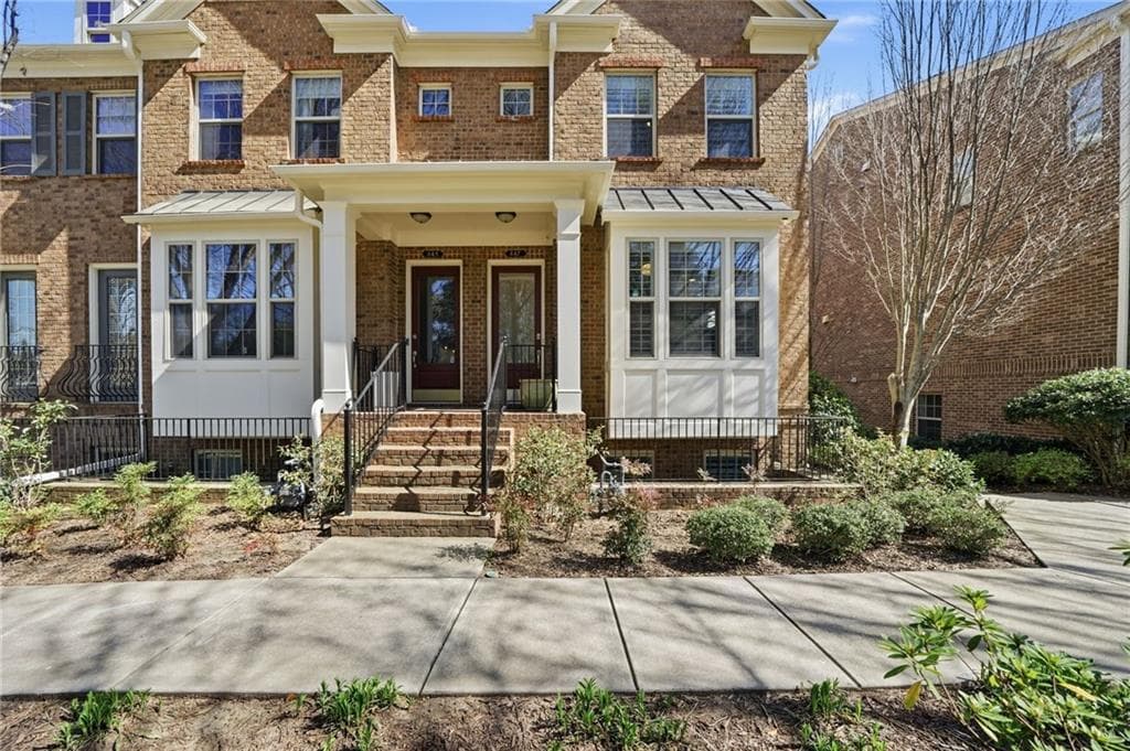 3 bedroom, 4 bathroom, 2,014 sq ft townhouse sold at 447 Alderwood Street, Atlanta, GA 30328
