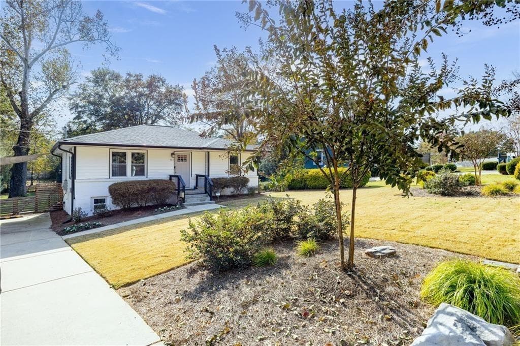 982 Oakdale Drive, Smyrna, GA 30080 — most recent listing photo