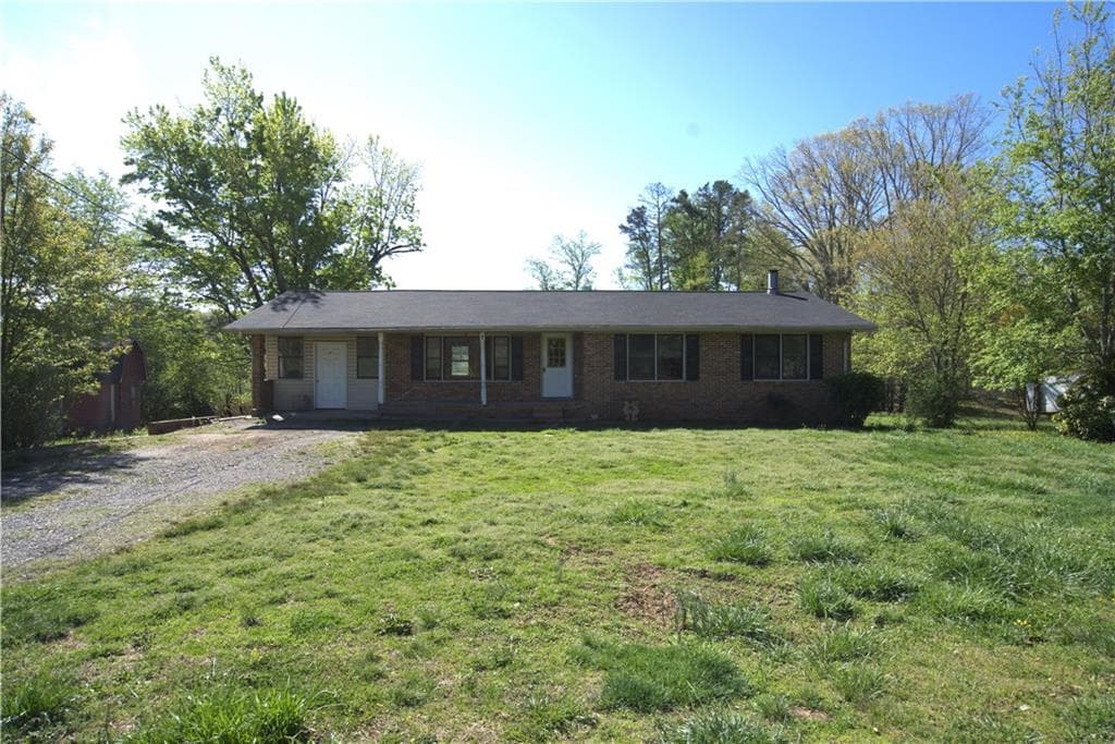 3 bedroom, 2 bathroom, 2,456 sq ft single family residence under contract at 337 Dockery Road, Dahlonega, GA 30533