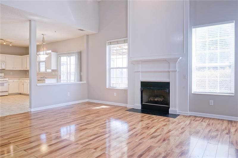 3 bedroom, 3 bathroom, 1,961 sq ft single family residence under contract at 2333 Laurelfield Drive, Grayson, GA 30017 — photo 4