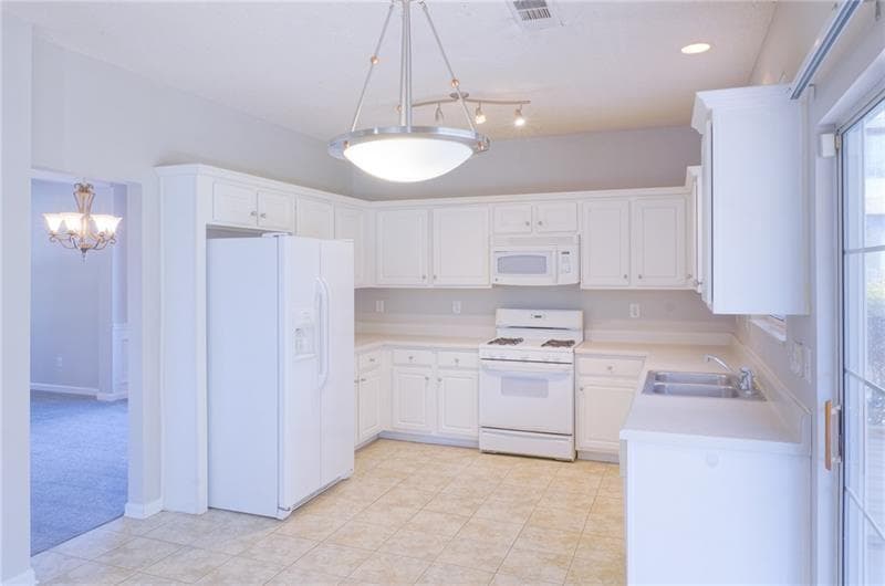 3 bedroom, 3 bathroom, 1,961 sq ft single family residence under contract at 2333 Laurelfield Drive, Grayson, GA 30017 — photo 6