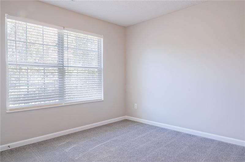 3 bedroom, 3 bathroom, 1,961 sq ft single family residence under contract at 2333 Laurelfield Drive, Grayson, GA 30017 — photo 9